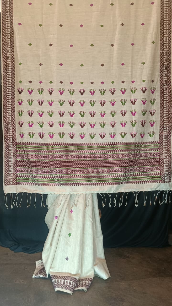 Buy Handloom Assam Silk Saree online – Close-up of Eri woven border