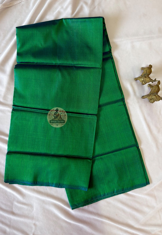 Close-up of 100% pure silk bishnupur weave – hypoallergenic natural fibre, delivered to Southall and Hounslow