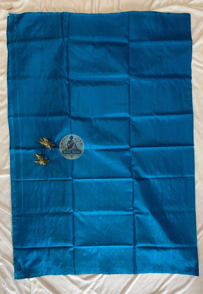 Selvedge detail of Bishnupur silk than saree showing handwoven finish – lightweight and UK climate-friendly silk fabric