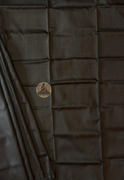Flat lay of artisan-woven Bishnupur pure silk than saree – ethically sourced from West Bengal, delivered across UK