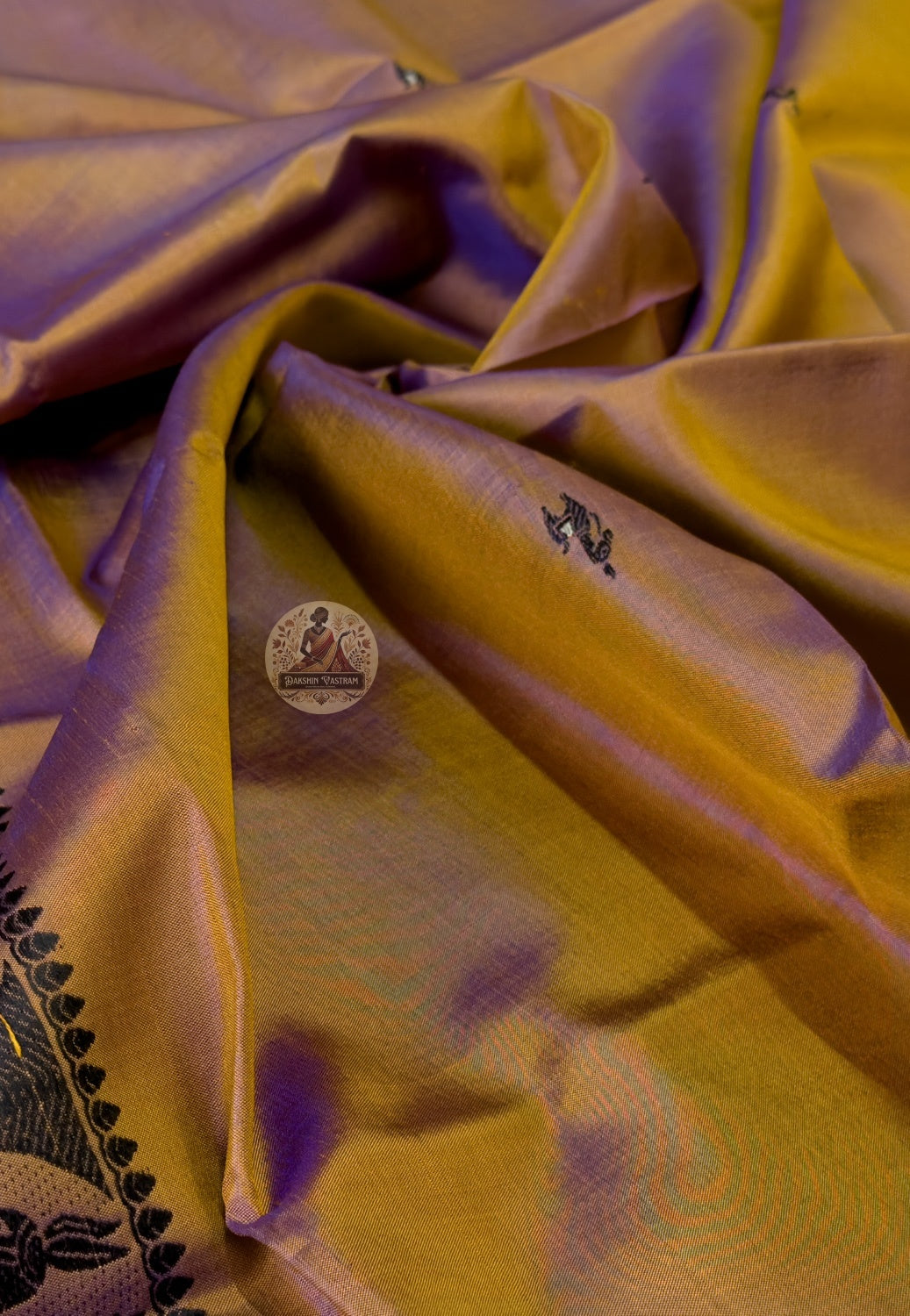 Full-length flat lay of Baluchari silk stole showing pallu motifs and lustrous pure silk weave – UK delivery