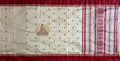 Full view of Bishnupur Garad silk saree in complete drape – ivory Bengal handloom turning every woman into a vision of timeless beauty, for Durga Puja, Bengali weddings and cultural galas worldwide