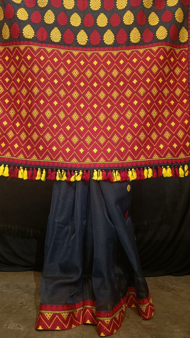 Buy Handloom Assam Silk Saree online – Close-up of Raw silk stitched border