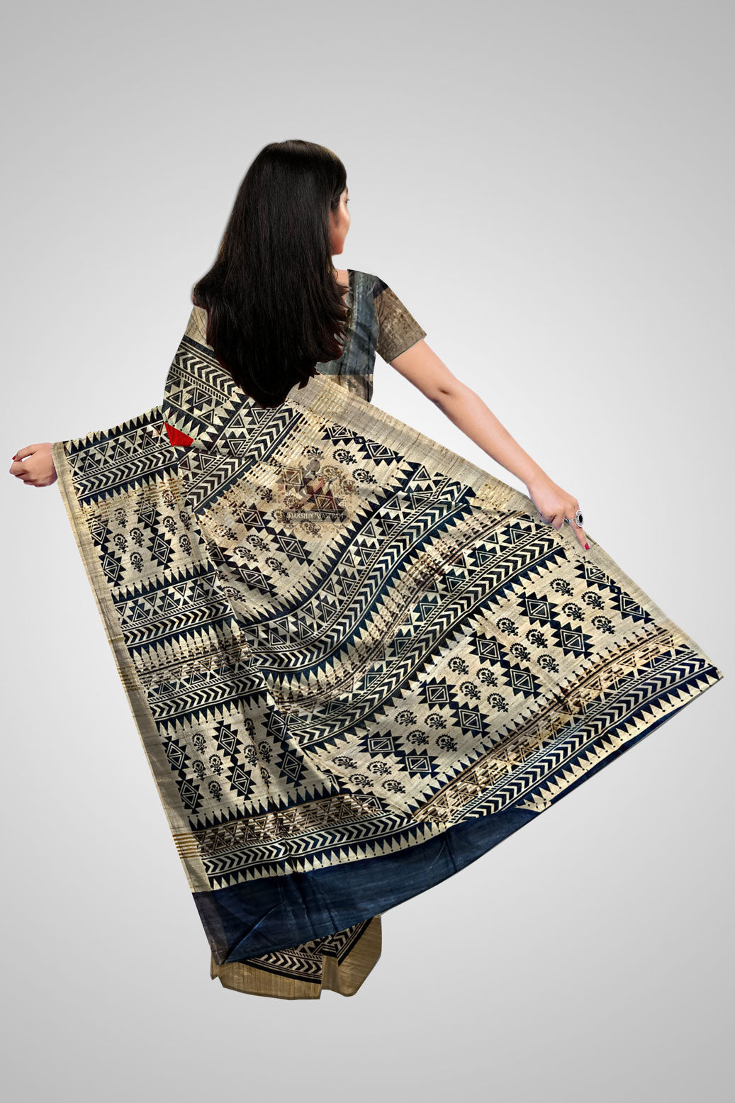 Explore Indian Tussar Silk Saree – Rear pallu design view