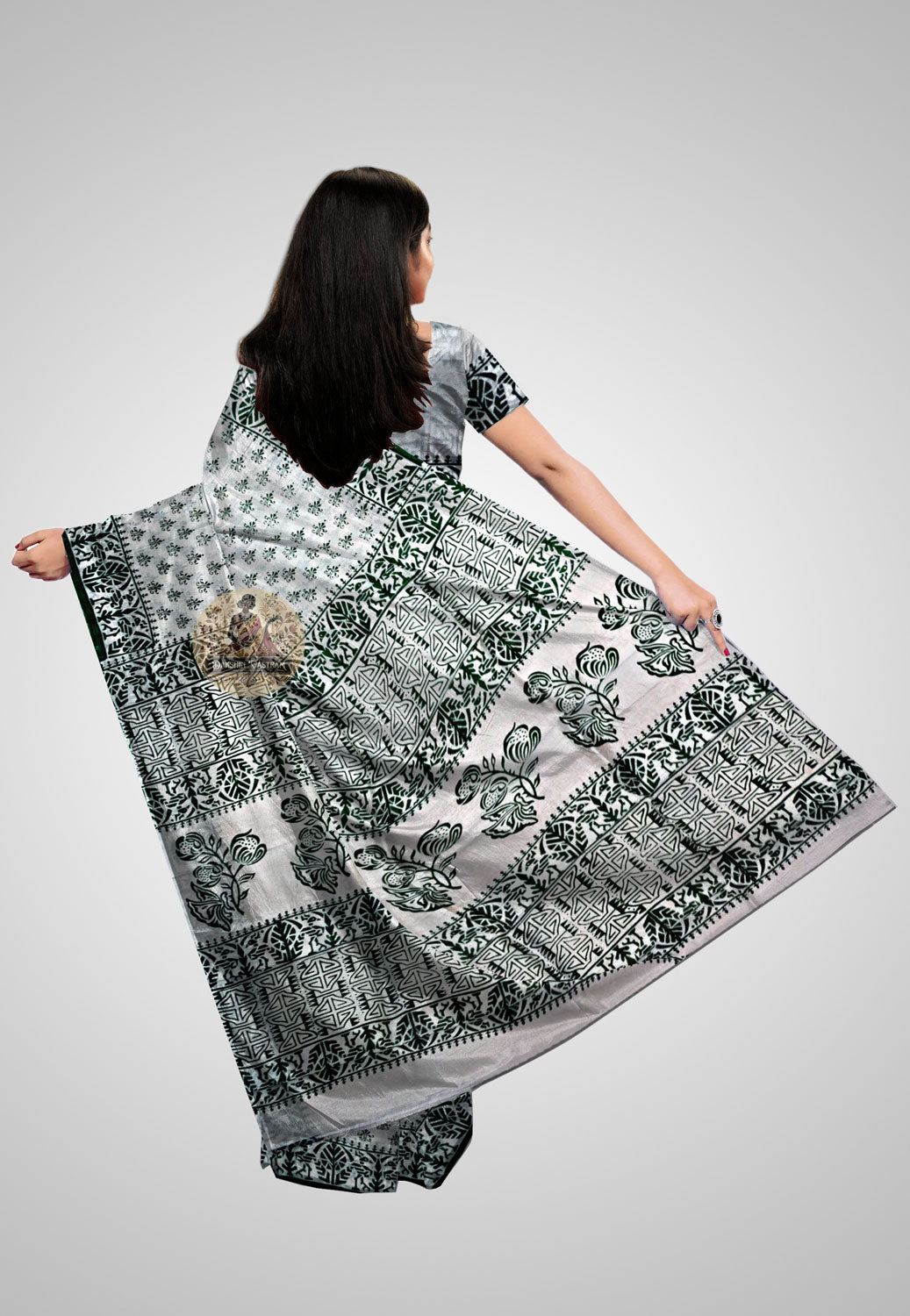 Buy Indian Pure Silk Saree – Rear pallu design on display