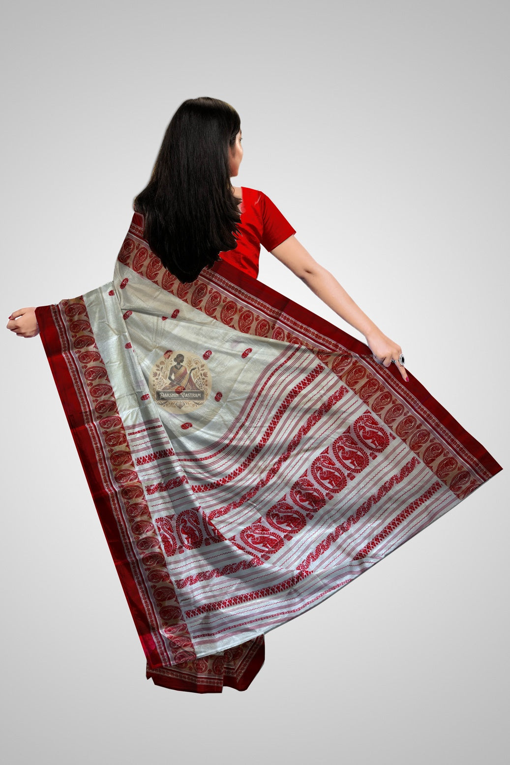 Rear view of Bishnupur Garad handwoven silk saree – elegant ivory back drape with traditional Bengal woven border, premium auspicious saree for Bengali weddings and festivals
