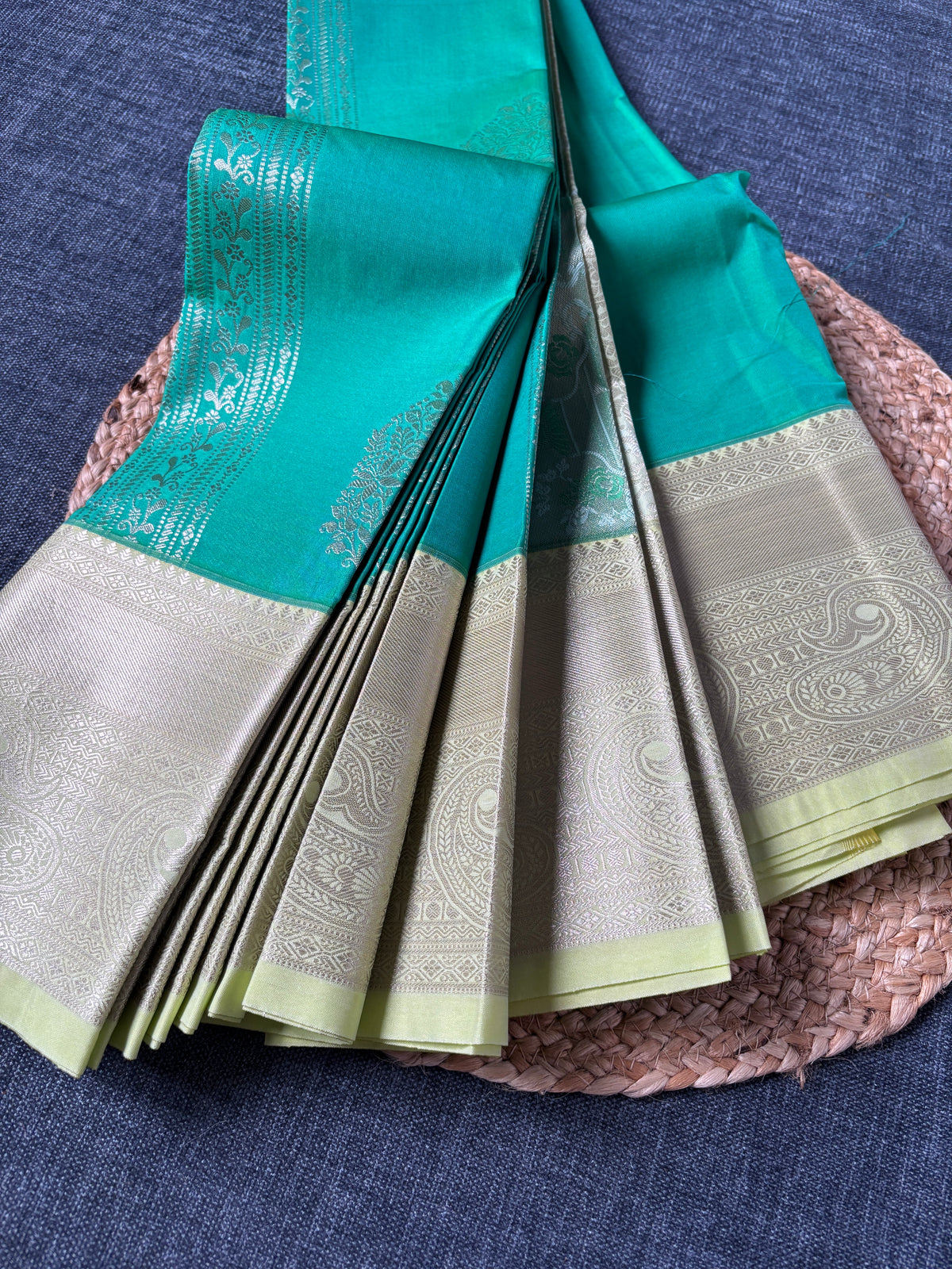 South Indian handloom saree for birthdays, anniversaries & Diwali – delivered across London, Birmingham & Leicester