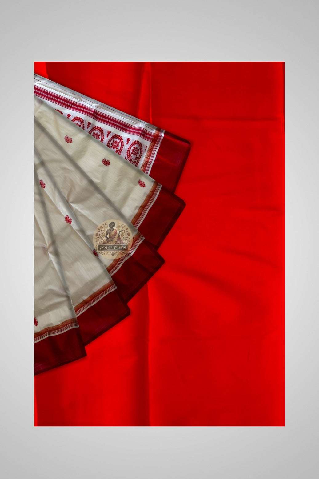Bishnupur Garad silk saree pallu detail – handwoven traditional Bengal motifs in pure undyed ivory mulberry silk, sacred auspicious drape for Saraswati Puja and Bengali bridal occasions