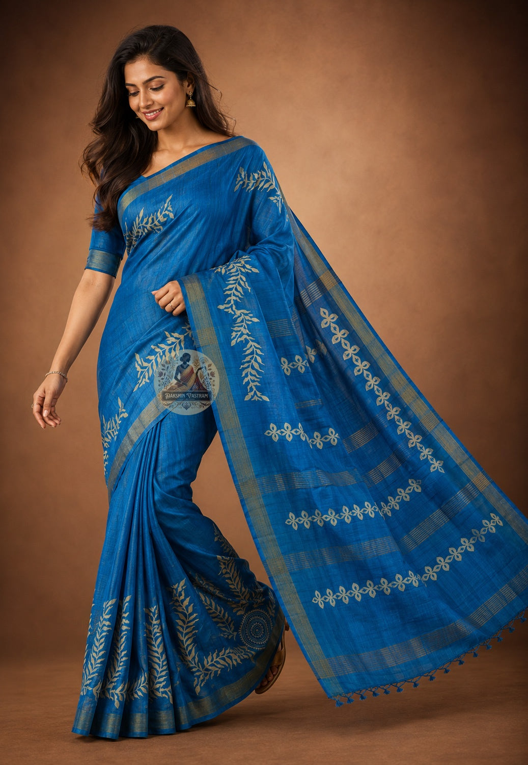 Side view of handwoven Ghicha Tussar Silk Saree showing natural drape and golden-brown wild silk fall that deepens through the day, ideal for Navratri aarti in Vadodara and Diwali puja in Nagpur