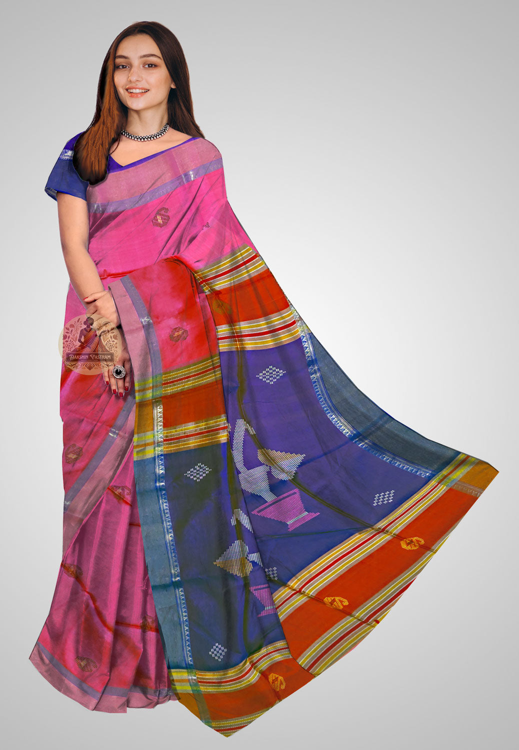 Buy Indian Handloom Silk Saree – Elegant front folds in focus