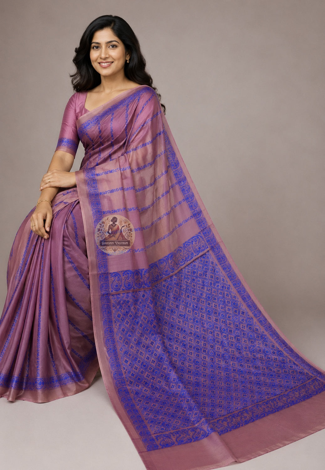 Intricate traditional floral border motif on handwoven Tussar silk saree from Bihar — earthy gold on natural wild silk base, Dakshin Vastram