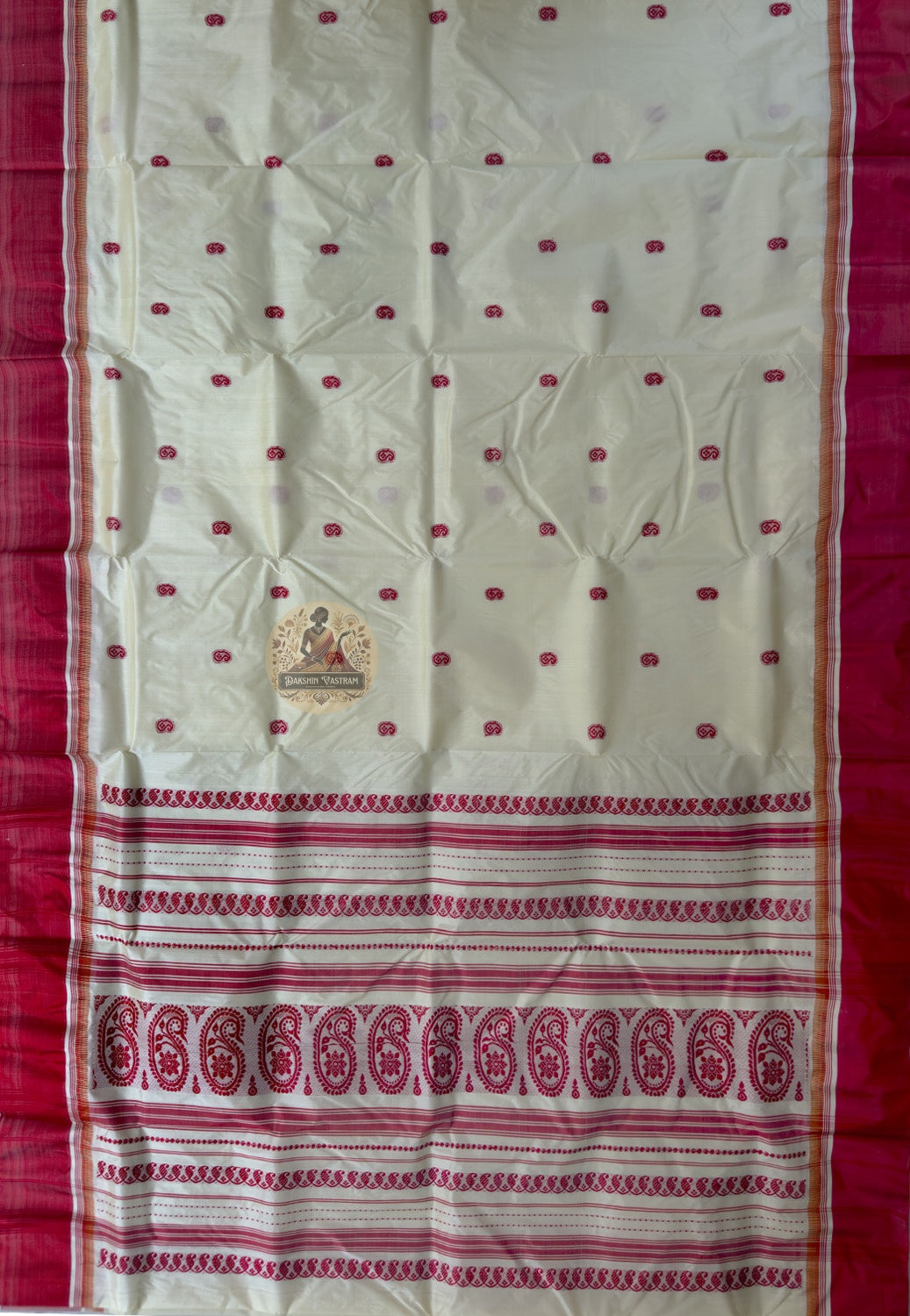 Close-up of Bishnupur Garad silk saree weave revealing natural ivory mulberry silk texture and traditional Bengal border detail on handloom fabric