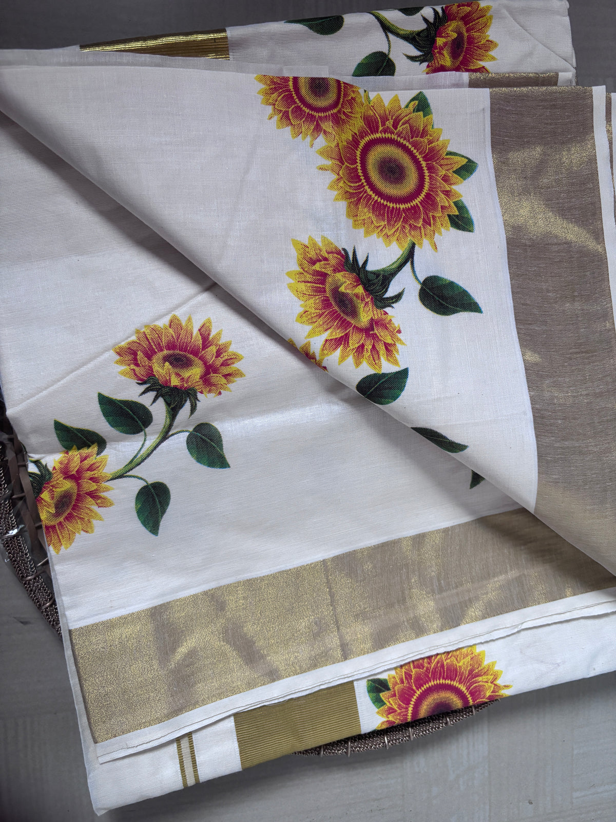 Buy Sunflower Kasavu Saree online – Kerala Cotton Saree rear view