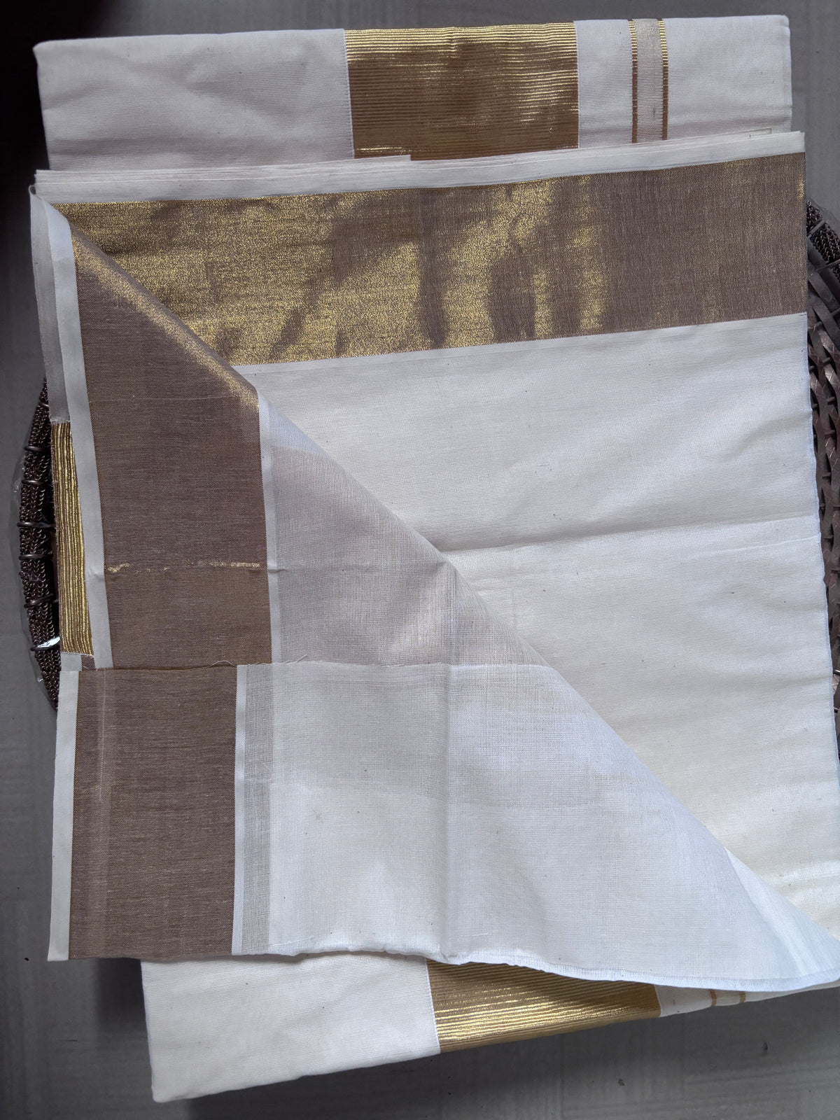 Buy Kerala Kasavu Saree online – Kasavu Saree full view