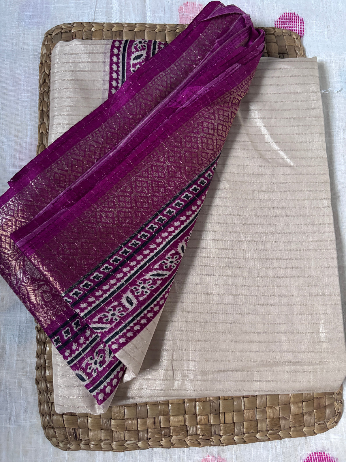 Buy Lightweight Silk Saree – Rear view showcasing pallu fall