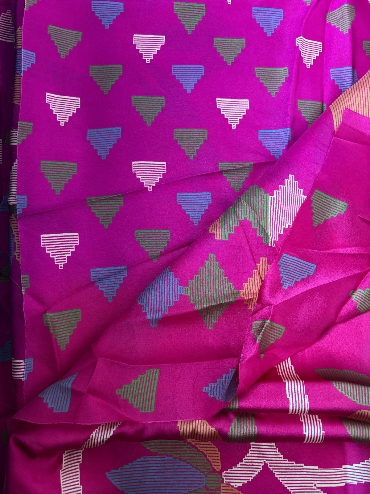Shop Semi Silk Saree with blouse – Coordinated blouse and border view