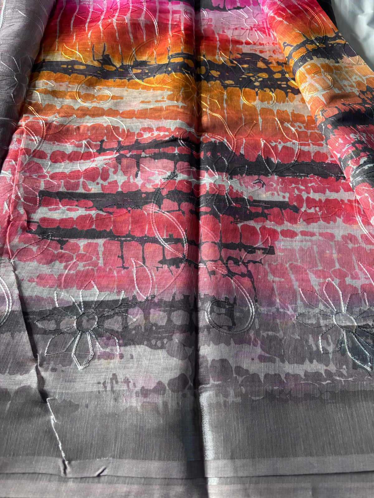 Buy Handloom Linen Cotton Saree – Rear view showcasing pallu pattern
