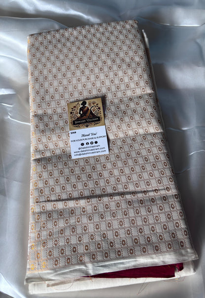 Buy Kerala Kasavu Saree online – Traditional handloom saree front view