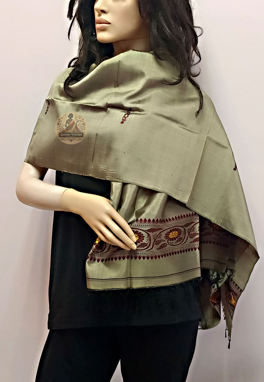 Purchase Silk Stole Online – Styled with traditional outfit