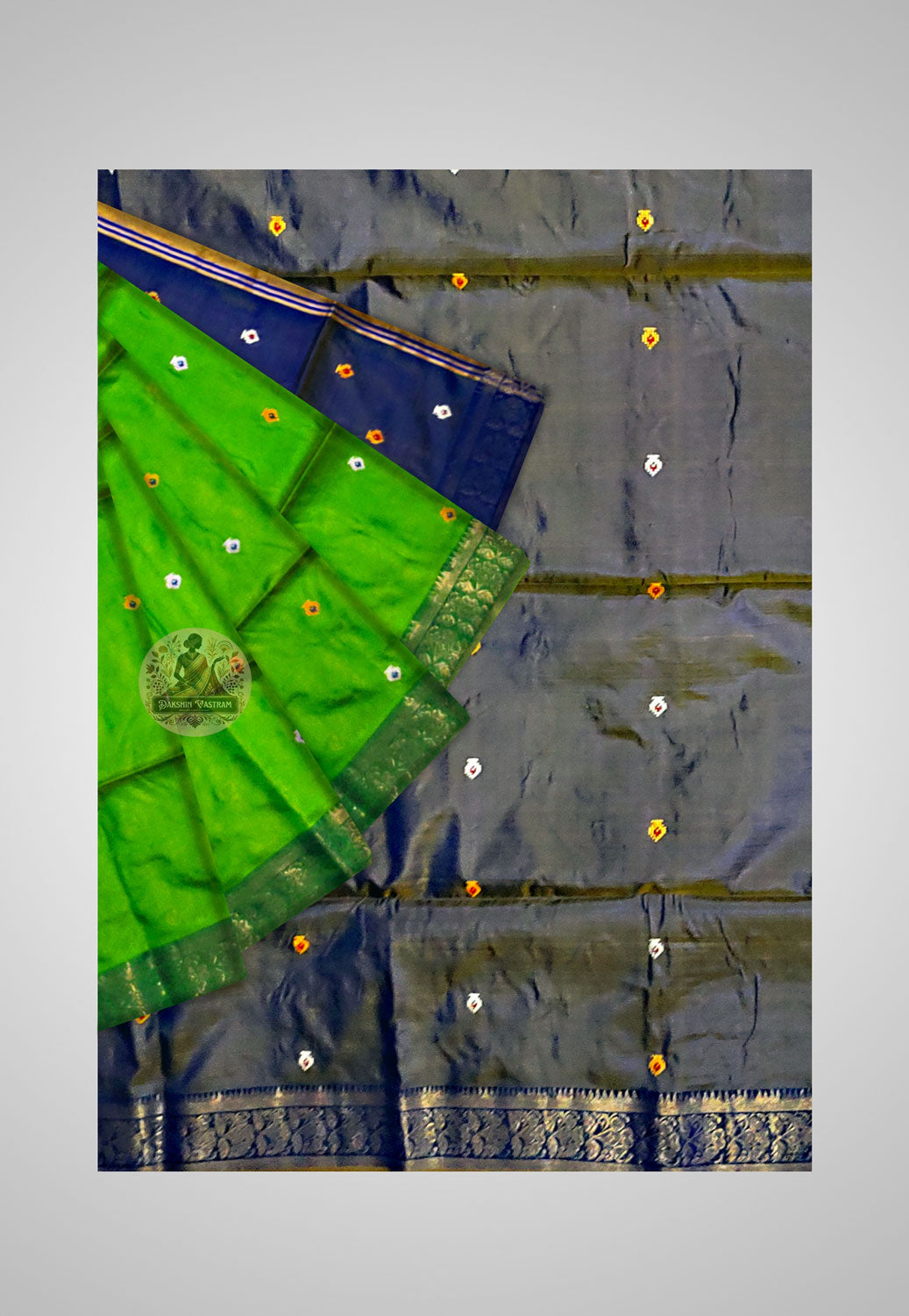 Zoom on silk detailing – Handloom richness in focus