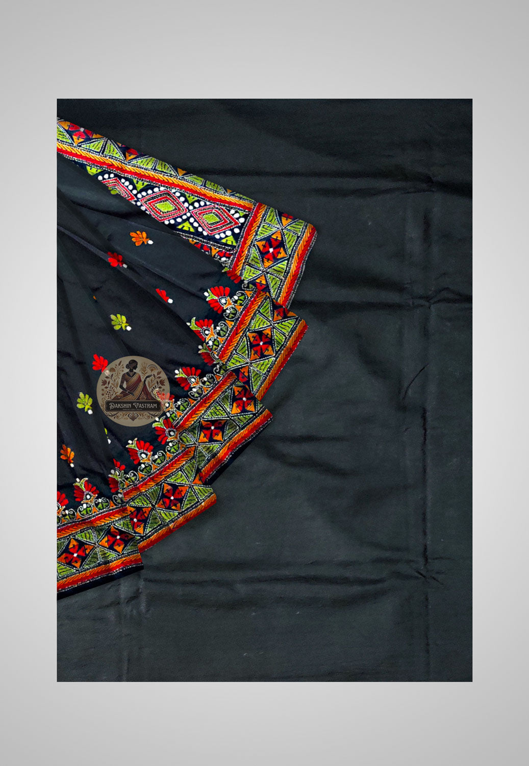 Rear drape of saree – Flowing pallu and handloom finish