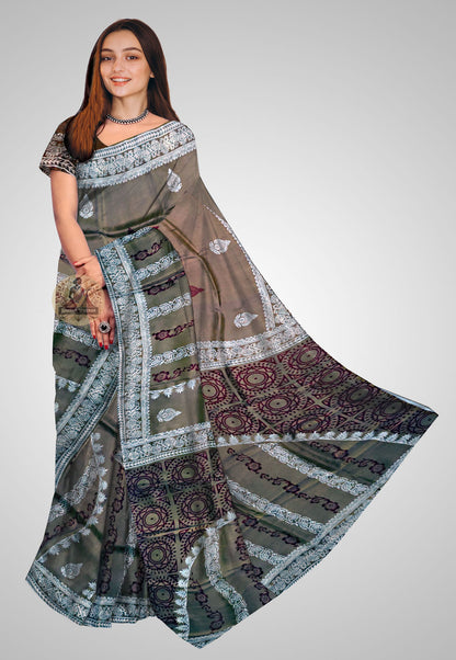 Buy Indian Handloom Saree – Front view showing traditional elegance