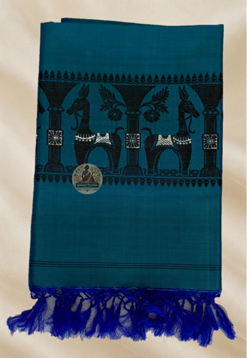 Lustrous pure mulberry silk texture of handwoven Baluchari stole – premium Indian textile for UK buyers