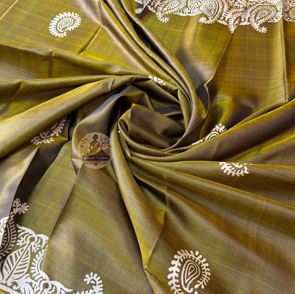 Detail of Bishnupur block print saree border and pallu – Bengal terracotta-inspired patterns on pure silk, ships to India, UK, USA and EU