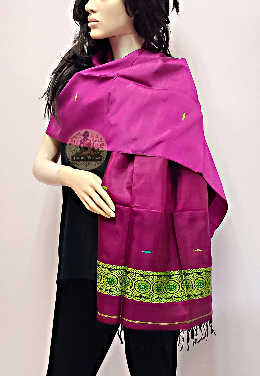 Buy Silk Stole for global delivery – Styled look with full attire