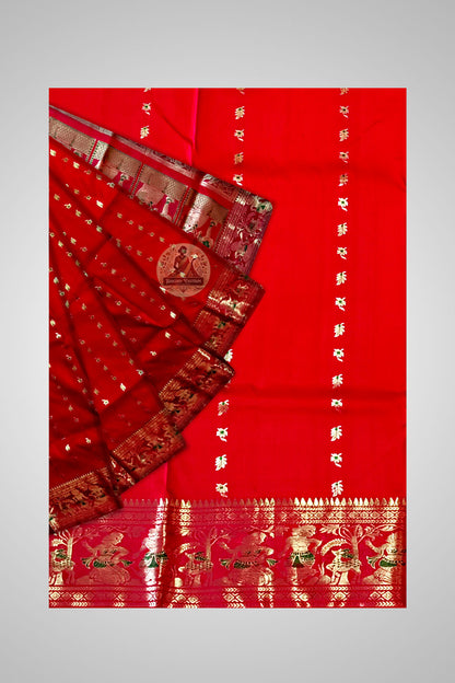 Buy Swarnachari Pure Silk Saree – Close-up of traditional silk weave