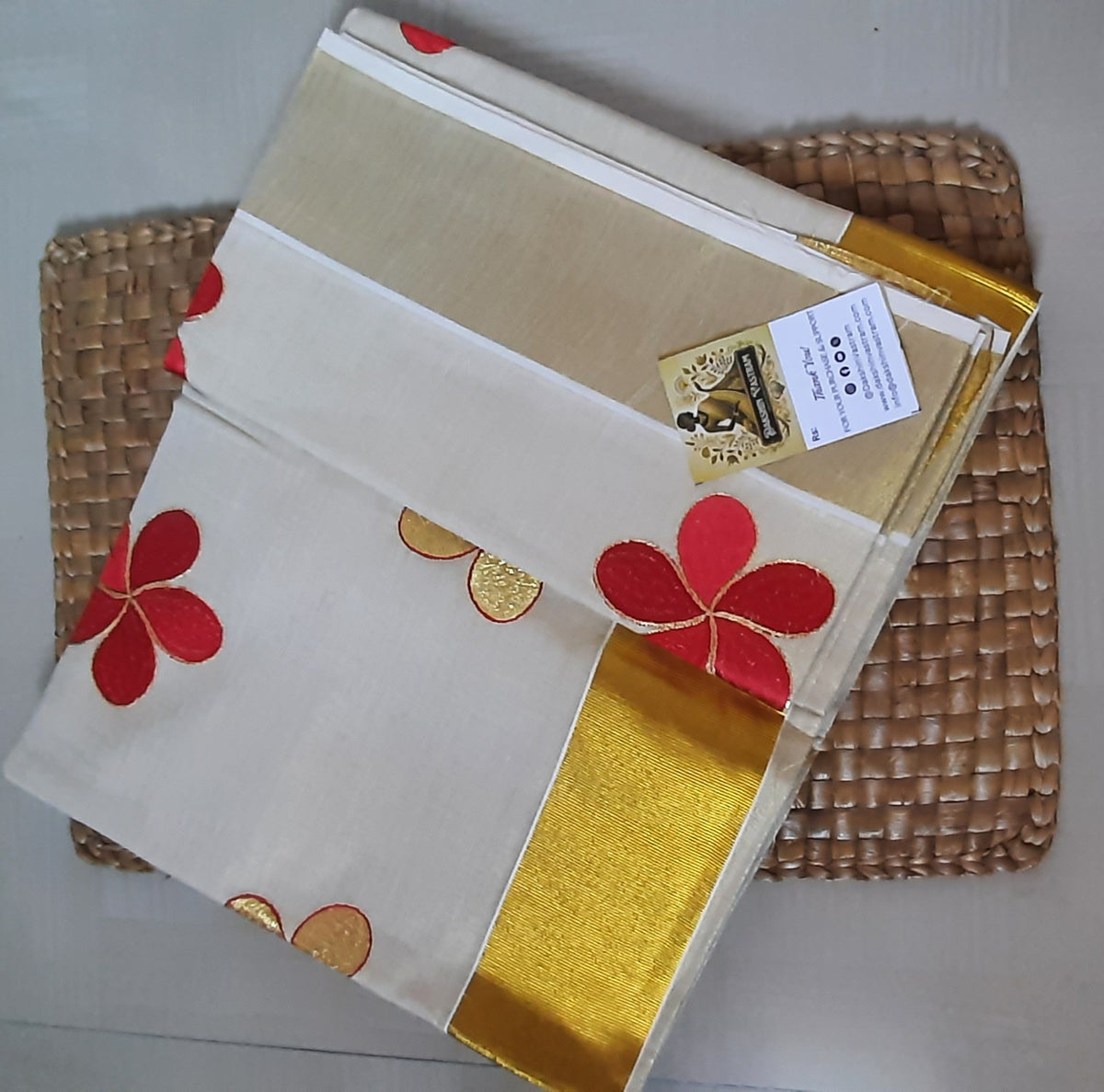 Buy Kasavu Cotton Saree online – 100% Organic Cotton Kasavu Saree rear view