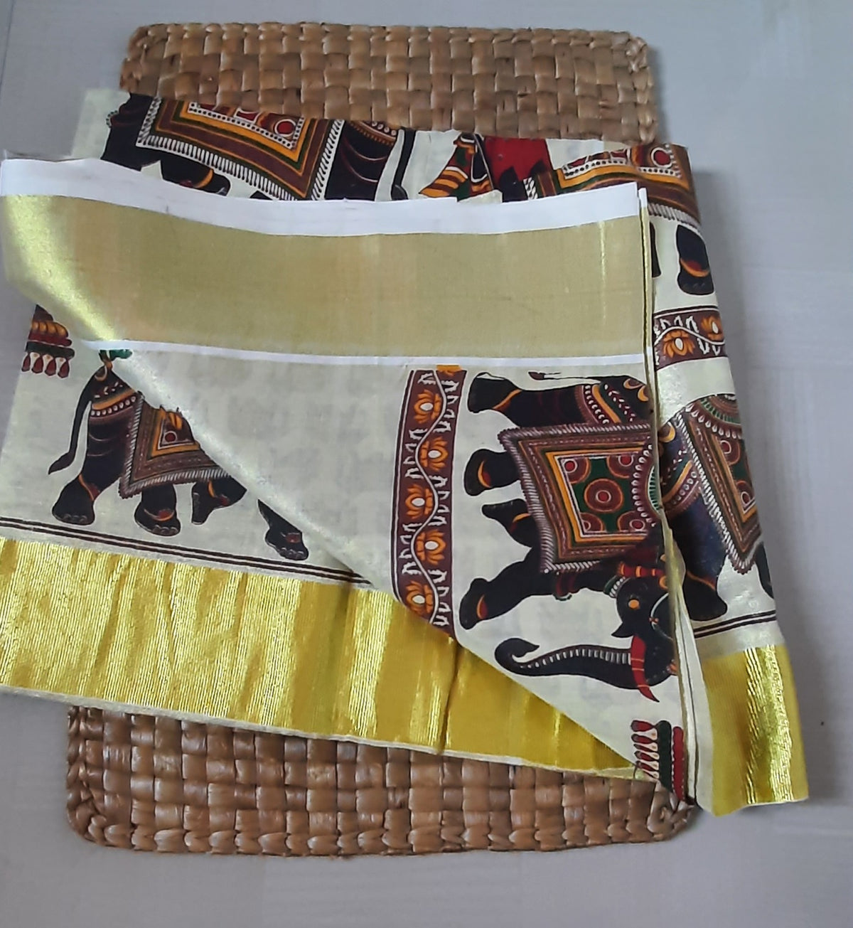 Buy Kasavu Cotton Saree online – Elegant Kasavu Cotton Saree rear view