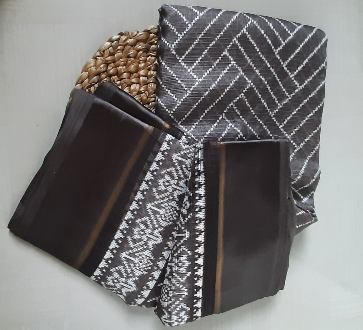 Buy South Indian Saree online – Crochet Linen Saree rear view
